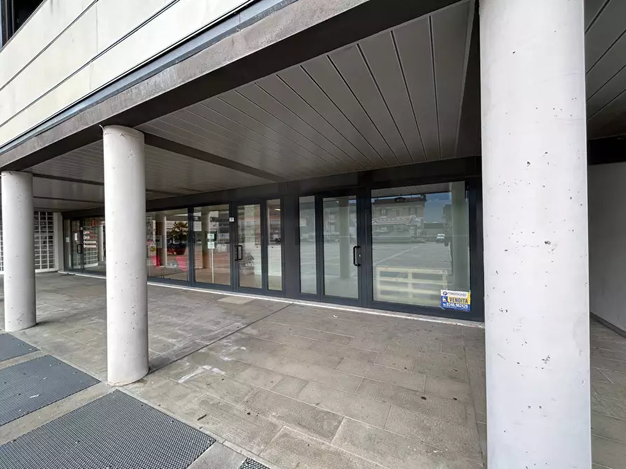 Immagine 6 di Ufficio in vendita  in Piazza Manzù a Clusone