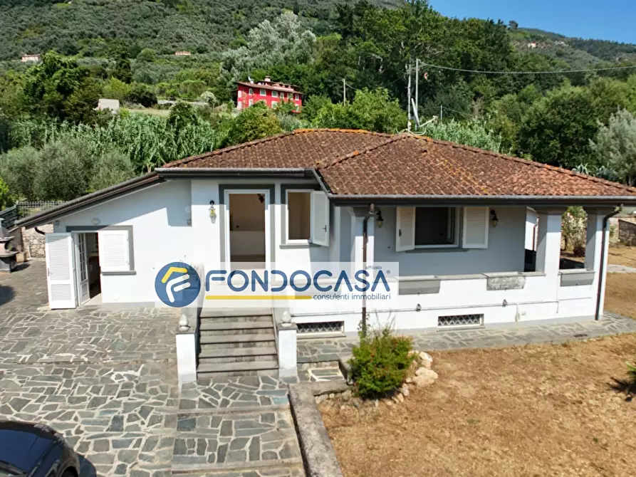 Immagine 4 di Villa in vendita  in Via Misciano a Camaiore