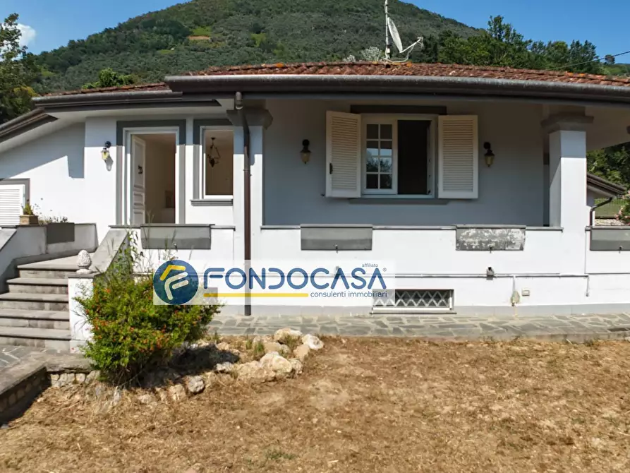 Immagine 1 di Villa in vendita  in Via Misciano a Camaiore