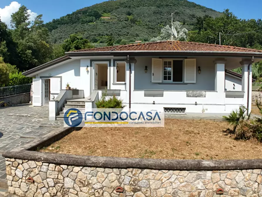 Immagine 2 di Villa in vendita  in Via Misciano a Camaiore