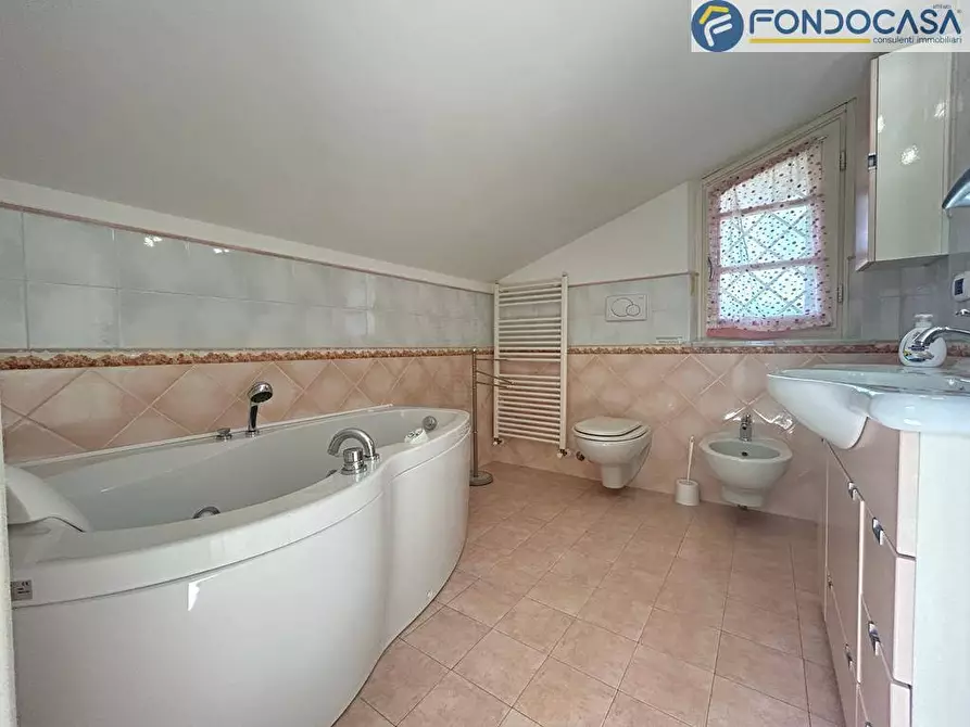 Immagine 29 di Villa in vendita  in via dei Coltivatori a Viareggio