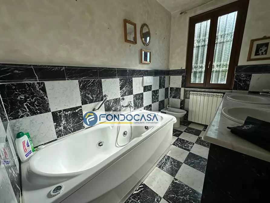 Immagine 18 di Villa in vendita  in via sarzanese nord a Massarosa