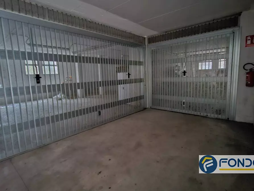 Immagine 4 di Magazzino in vendita  a Castelli Calepio