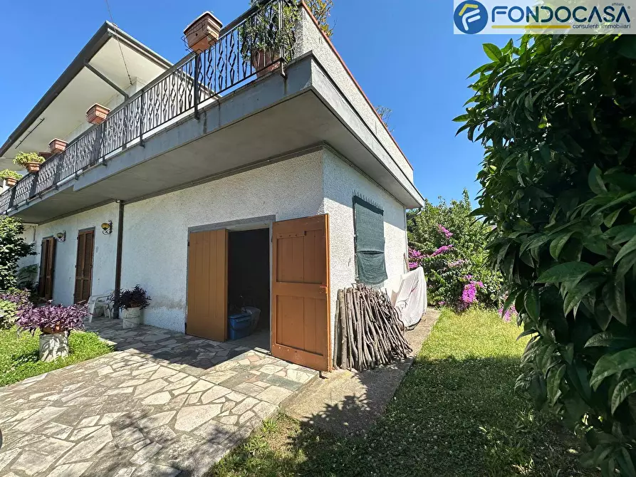 Immagine 2 di Casa bifamiliare in vendita  in Via Giandiana a Seravezza