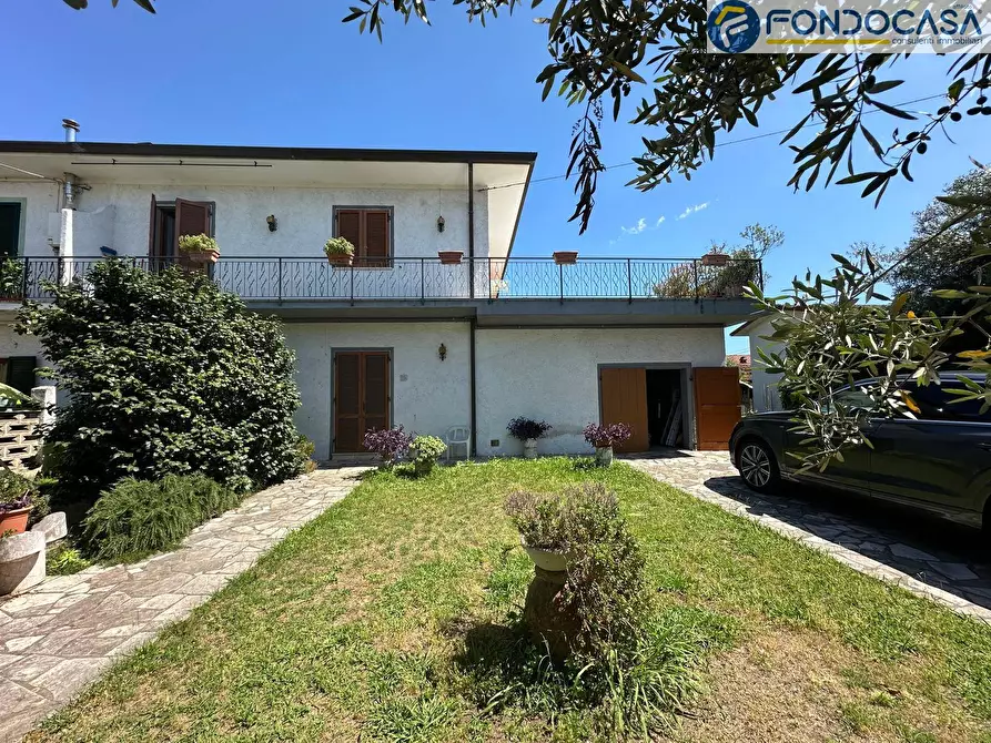 Immagine 4 di Casa bifamiliare in vendita  in Via Giandiana a Seravezza