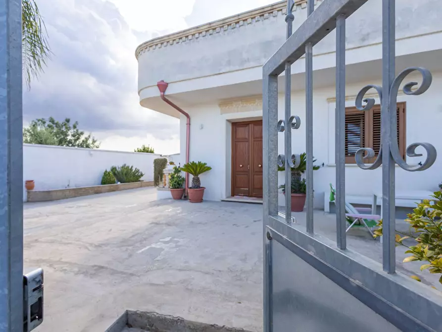 Immagine 25 di Villa in vendita  in via per oria a Manduria