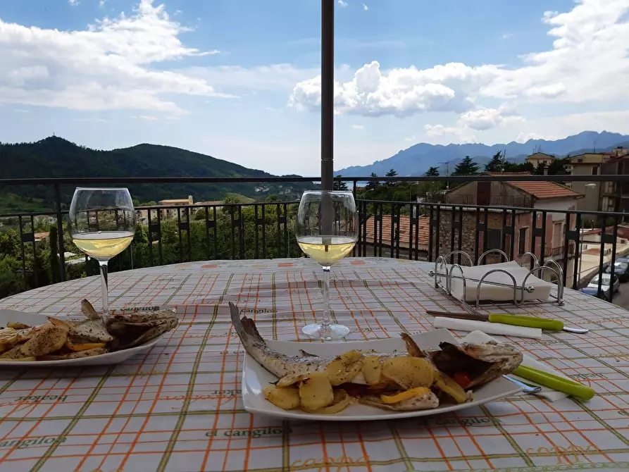 Immagine 1 di Casa semindipendente in vendita  in Via Sant'angelo Di Ogliara a Salerno