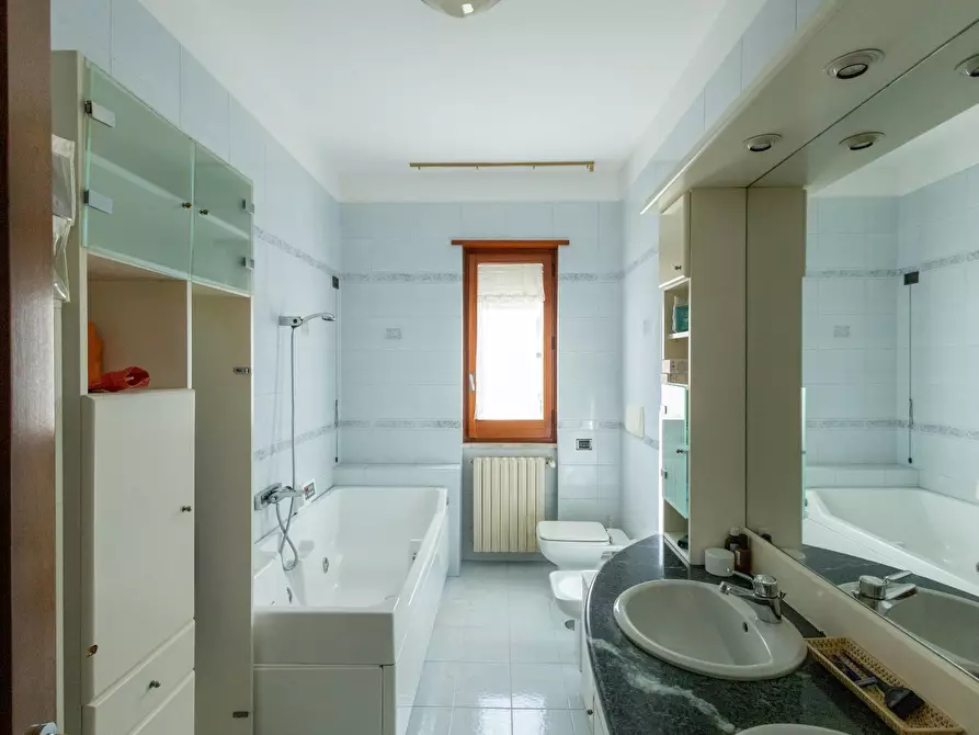 Immagine 25 di Villa in vendita  in via antonietta de pace a Lecce