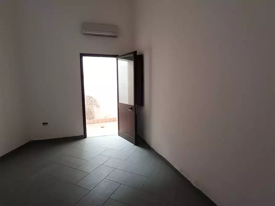 Immagine 11 di Locale commerciale in vendita  in via cimitero a Nardo'