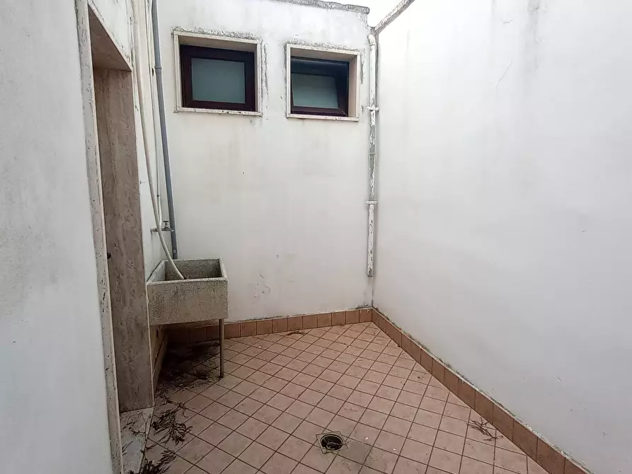 Immagine 12 di Locale commerciale in vendita  in via cimitero a Nardo'