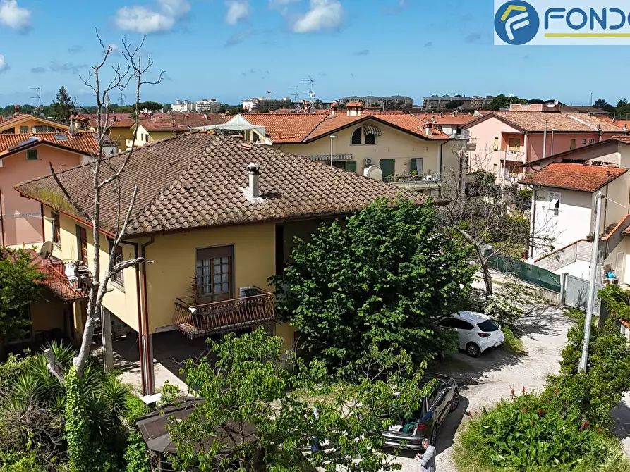 Immagine 6 di Appartamento in vendita  in via teani a Massa
