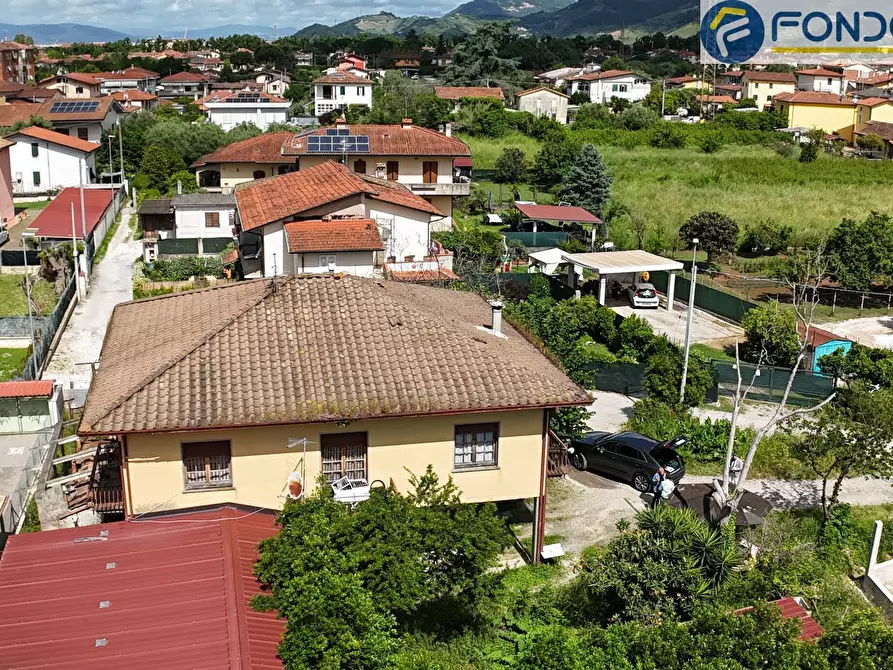 Immagine 7 di Appartamento in vendita  in via teani a Massa