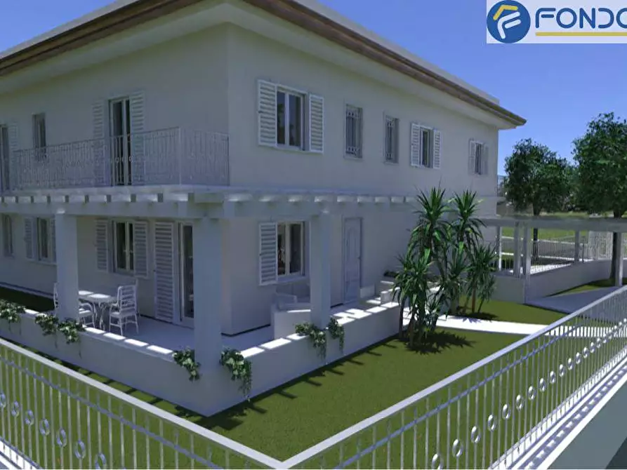 Immagine 2 di Appartamento in vendita  in via teani a Massa