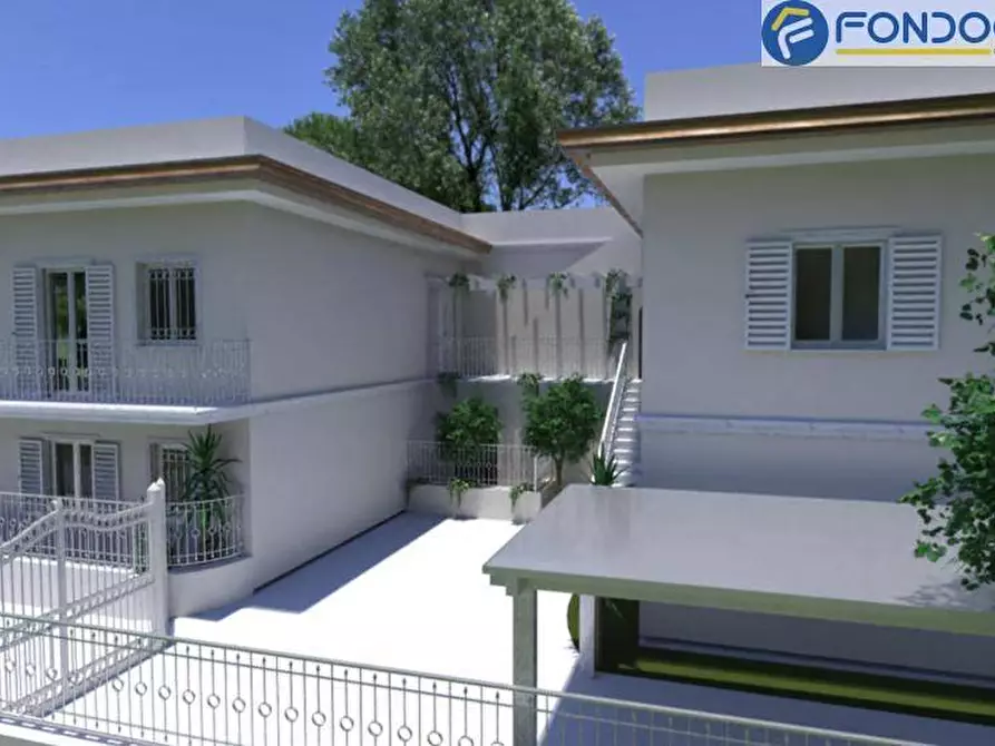 Immagine 4 di Appartamento in vendita  in via teani a Massa