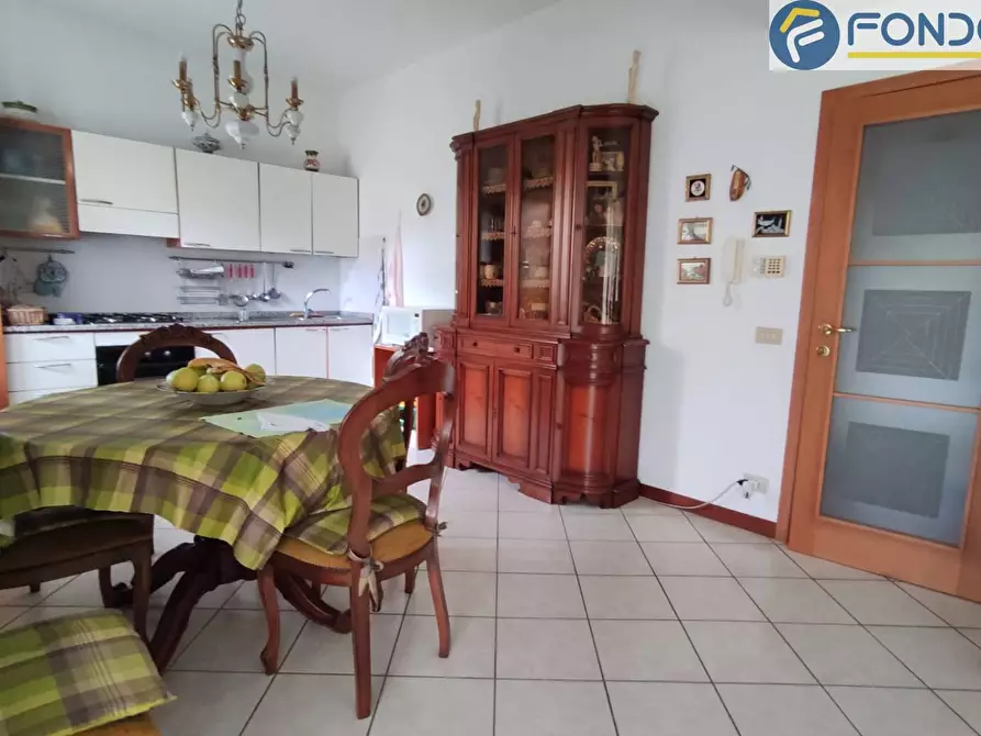 Immagine 4 di Villa in vendita  in via delle mimose a Camaiore