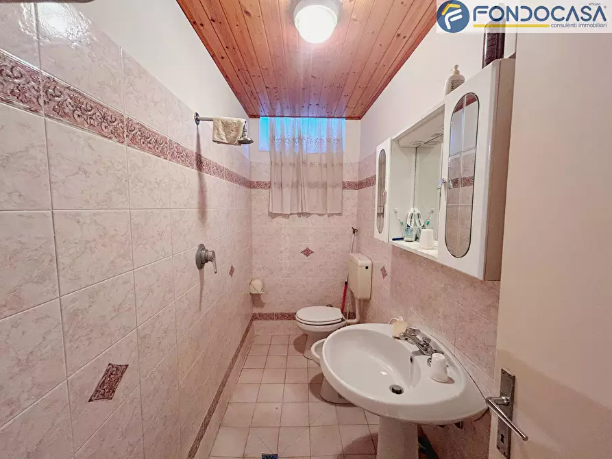 Immagine 25 di Villetta a schiera in vendita  in Via Solaio a Pietrasanta