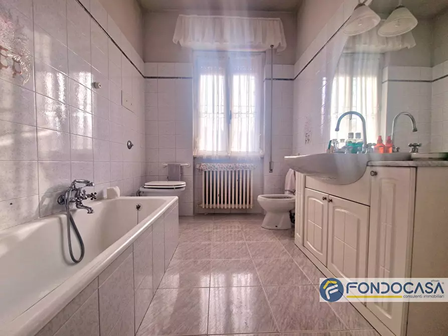 Immagine 21 di Villa in vendita  a Travagliato