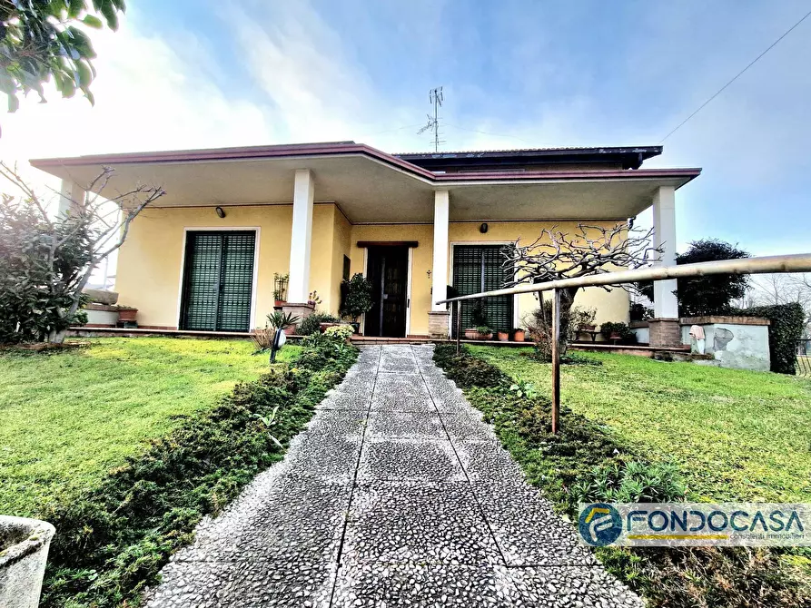 Immagine 5 di Villa in vendita  a Travagliato