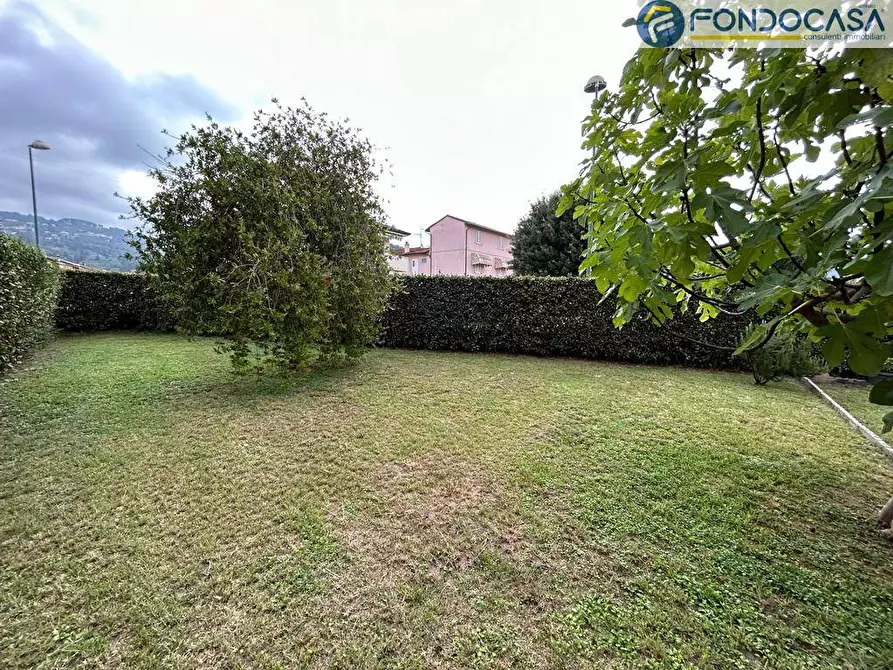 Immagine 11 di Villa in vendita  in Via di Mezzo a Massarosa