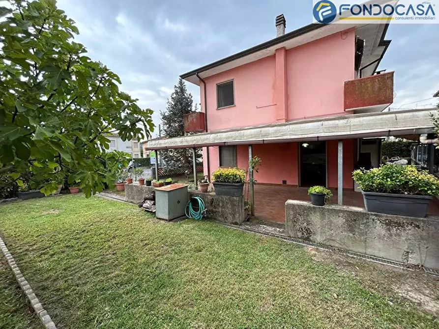 Immagine 9 di Villa in vendita  in Via di Mezzo a Massarosa