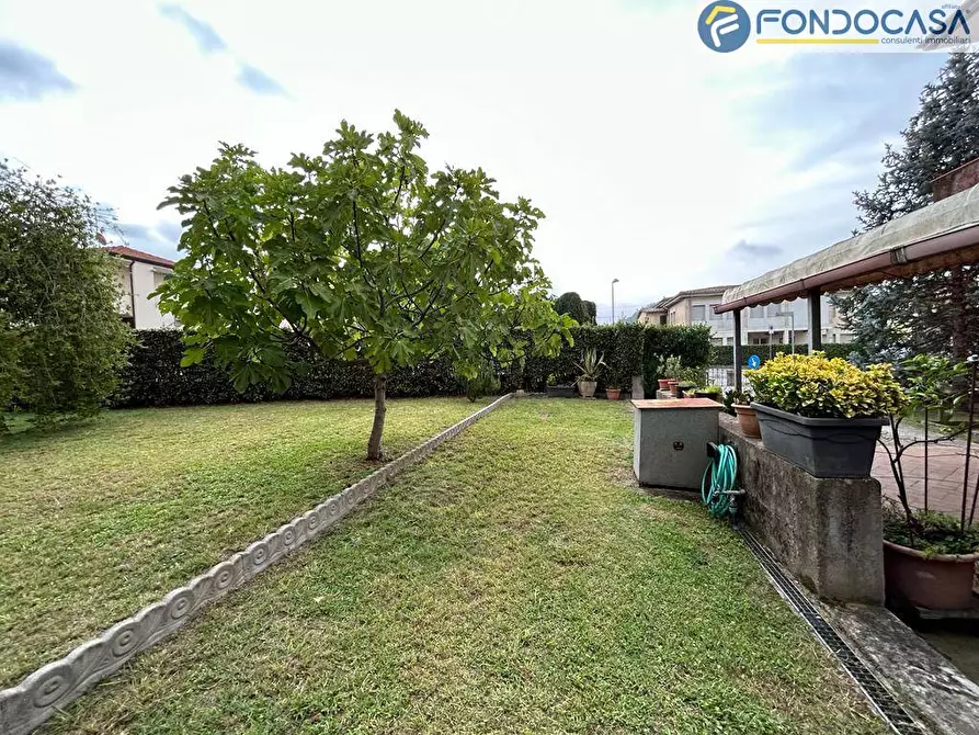 Immagine 13 di Villa in vendita  in Via di Mezzo a Massarosa