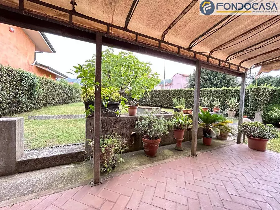 Immagine 10 di Villa in vendita  in Via di Mezzo a Massarosa