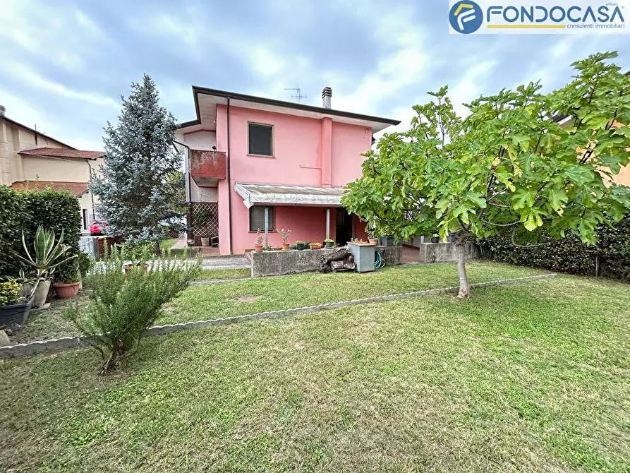 Immagine 6 di Villa in vendita  in Via di Mezzo a Massarosa
