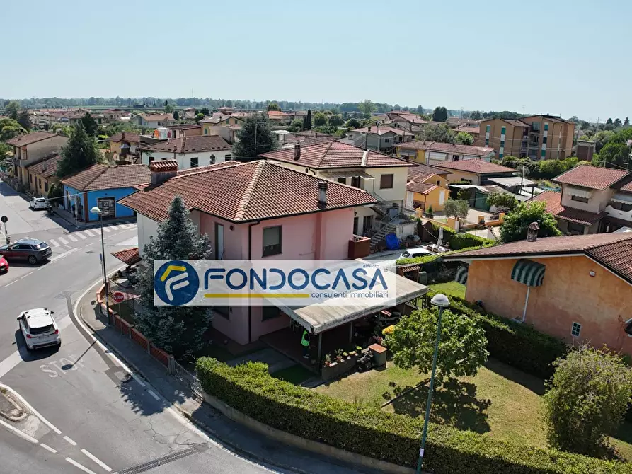 Immagine 4 di Villa in vendita  in Via di Mezzo a Massarosa