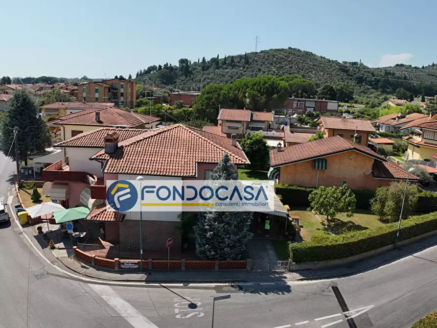 Immagine 5 di Villa in vendita  in Via di Mezzo a Massarosa