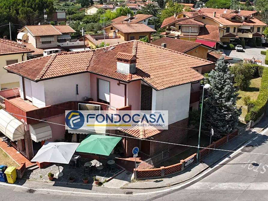 Immagine 2 di Villa in vendita  in Via di Mezzo a Massarosa