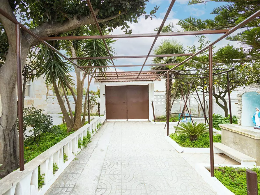 Immagine 4 di Villa in vendita  in STRADA DEI VINI a Brindisi