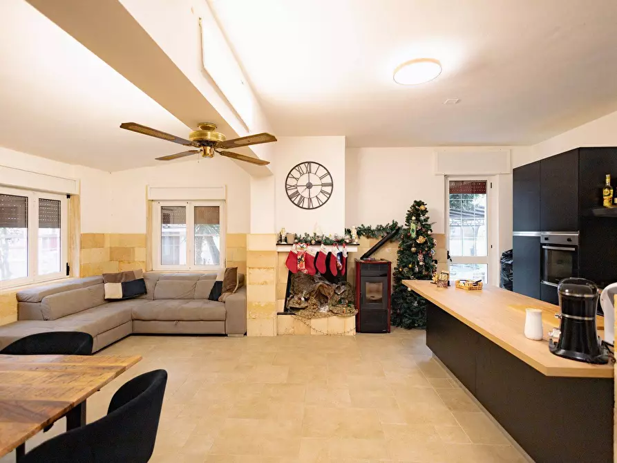 Immagine 9 di Villa in vendita  in STRADA DEI VINI a Brindisi
