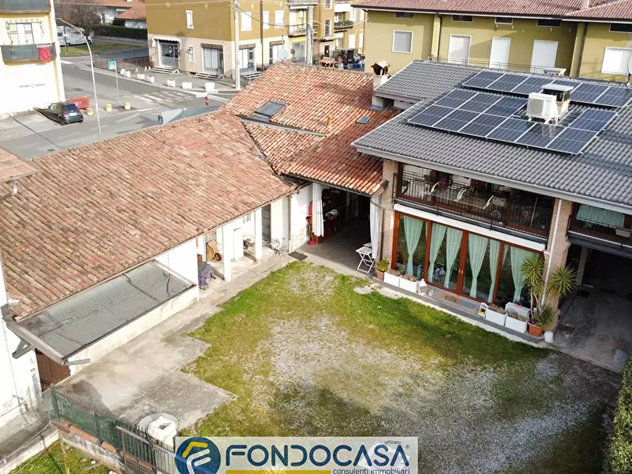 Immagine 2 di Villa in vendita  a Coccaglio