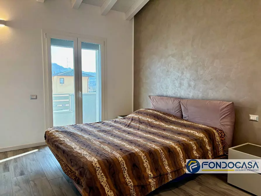 Immagine 14 di Villa in vendita  a Carobbio Degli Angeli