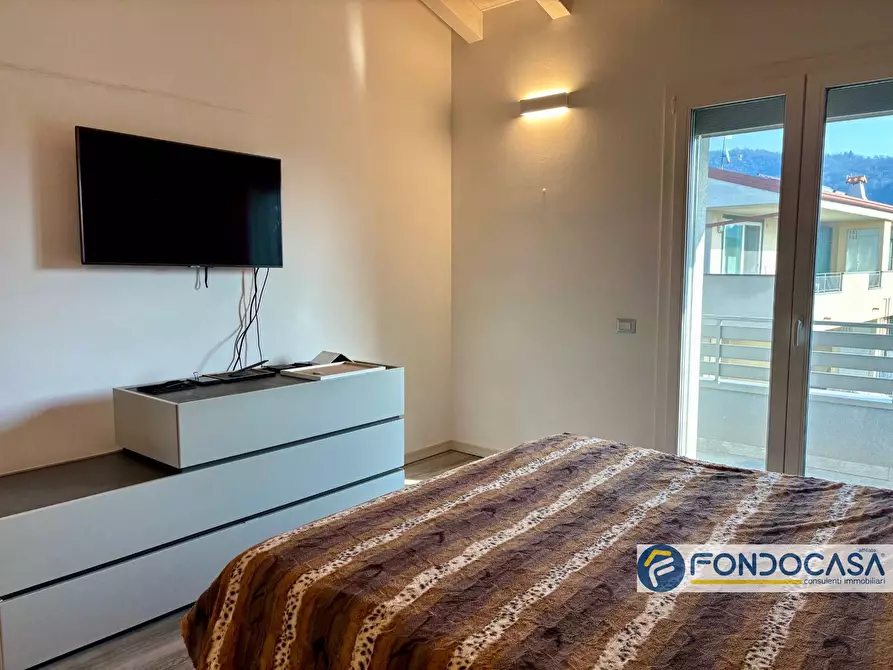 Immagine 15 di Villa in vendita  a Carobbio Degli Angeli