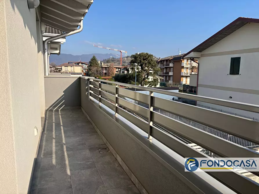 Immagine 27 di Villa in vendita  a Carobbio Degli Angeli