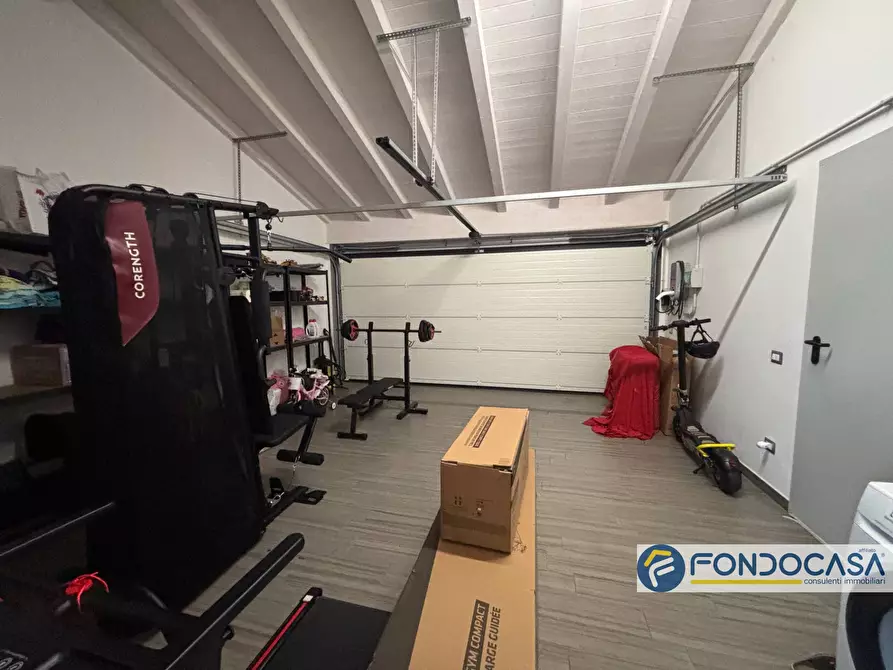 Immagine 29 di Villa in vendita  a Carobbio Degli Angeli