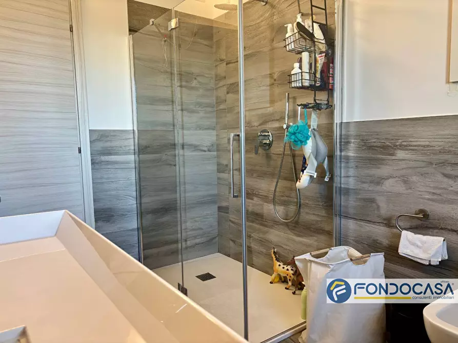 Immagine 25 di Villa in vendita  a Carobbio Degli Angeli