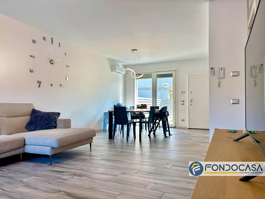 Immagine 11 di Villa in vendita  a Carobbio Degli Angeli