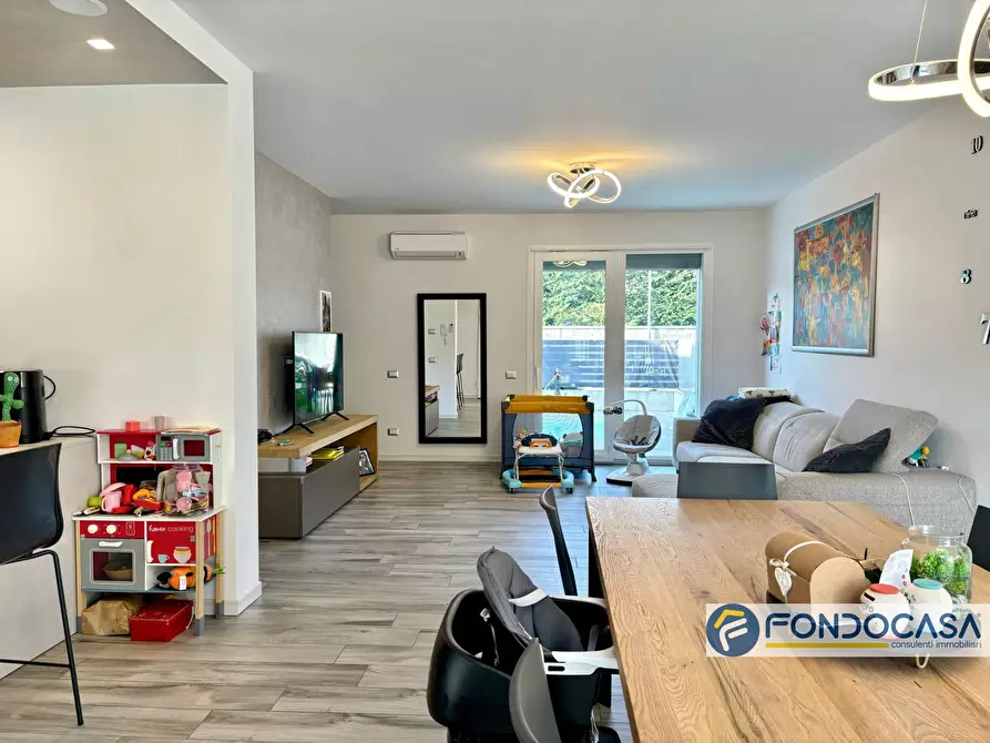 Immagine 4 di Villa in vendita  a Carobbio Degli Angeli