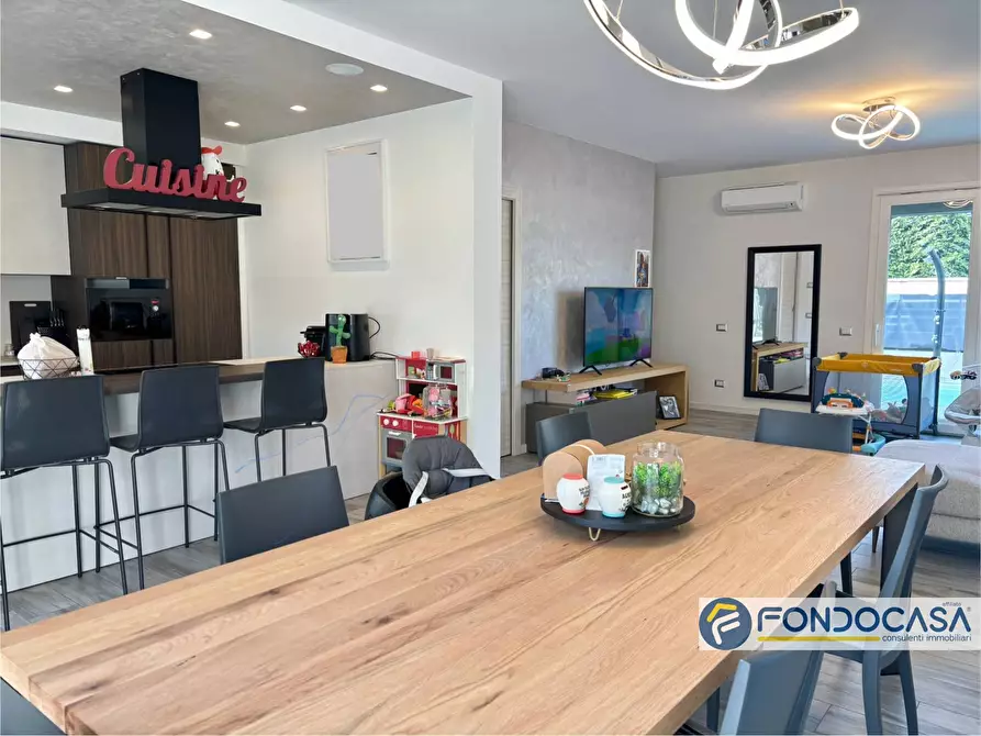 Immagine 8 di Villa in vendita  a Carobbio Degli Angeli