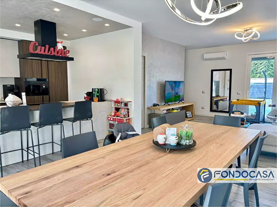 Immagine 9 di Villa in vendita  a Carobbio Degli Angeli