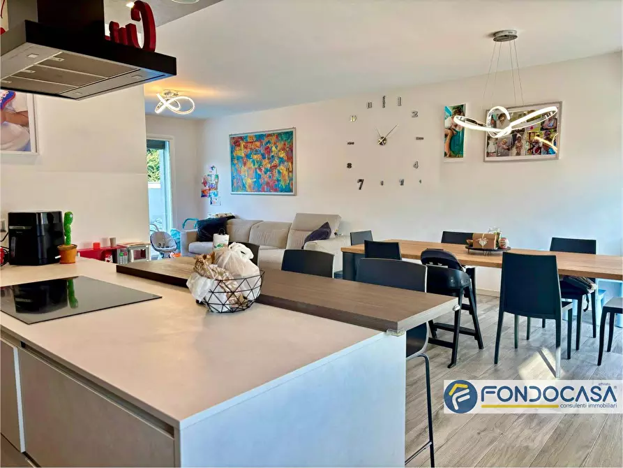 Immagine 13 di Villa in vendita  a Carobbio Degli Angeli