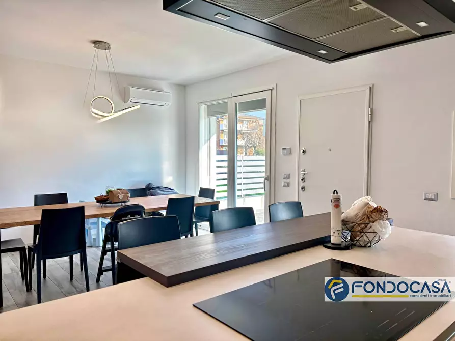 Immagine 10 di Villa in vendita  a Carobbio Degli Angeli