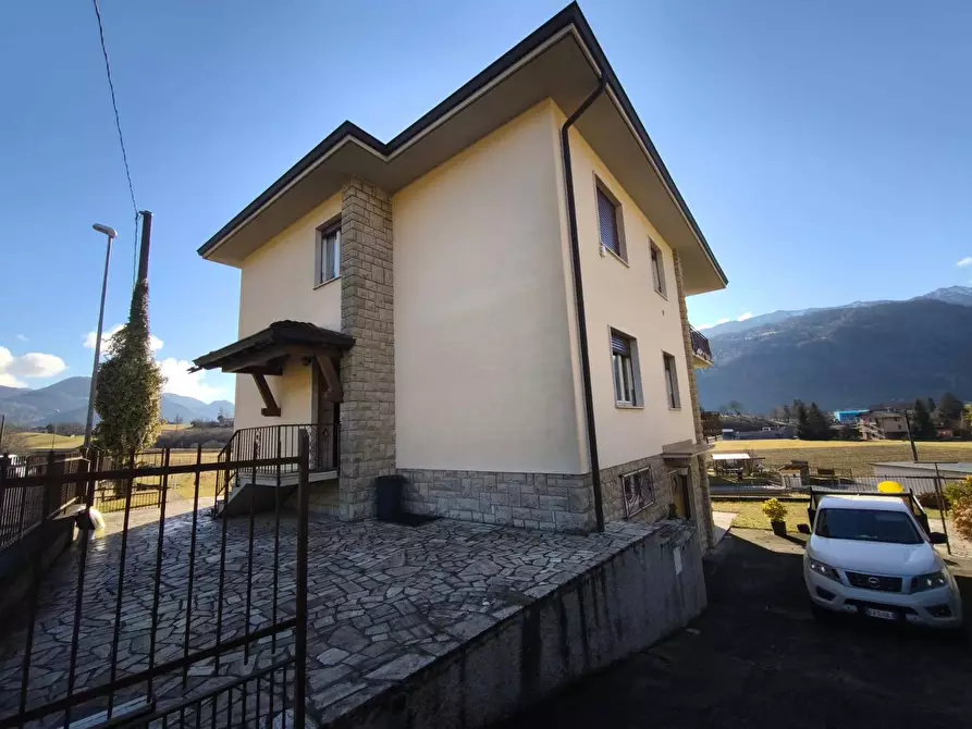 Immagine 3 di Appartamento in vendita  in Via Guizzetti a Clusone