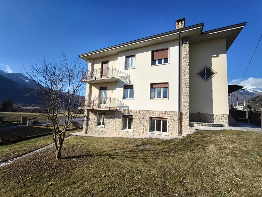 Immagine 1 di Appartamento in vendita  in Via Guizzetti a Clusone