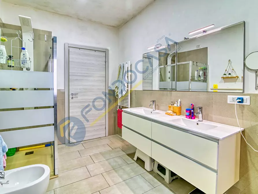 Immagine 17 di Villa in vendita  in VIA ISONZO a Solaro