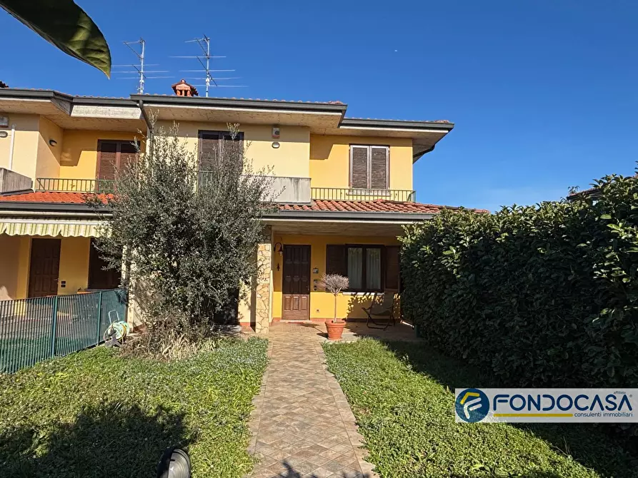 Immagine 1 di Villetta a schiera in vendita  a Palazzolo Sull'oglio