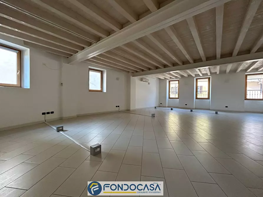 Immagine 3 di Ufficio in affitto  a Rovato