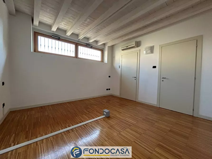 Immagine 8 di Ufficio in affitto  a Rovato